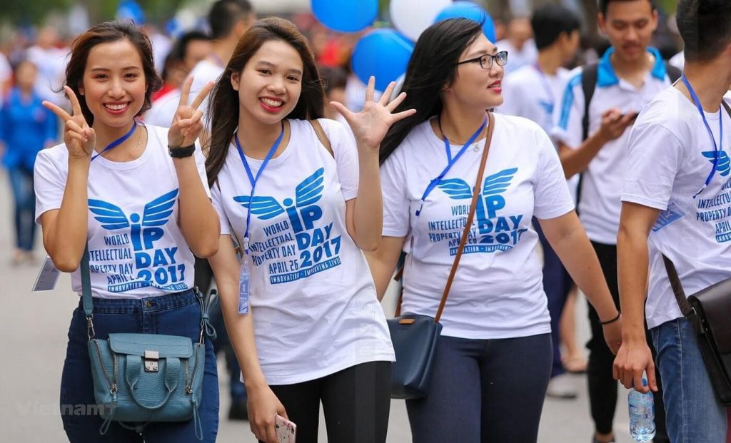 Những chiếc áo thun phù hợp cho các dịp outing