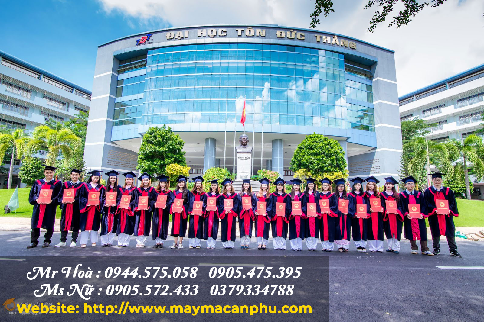 Cách mặc áo tốt nghiệp đại học.