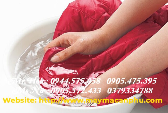 Cách tẩy vết bẩn trên áo gió