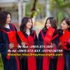Cách mặc áo tốt nghiệp.