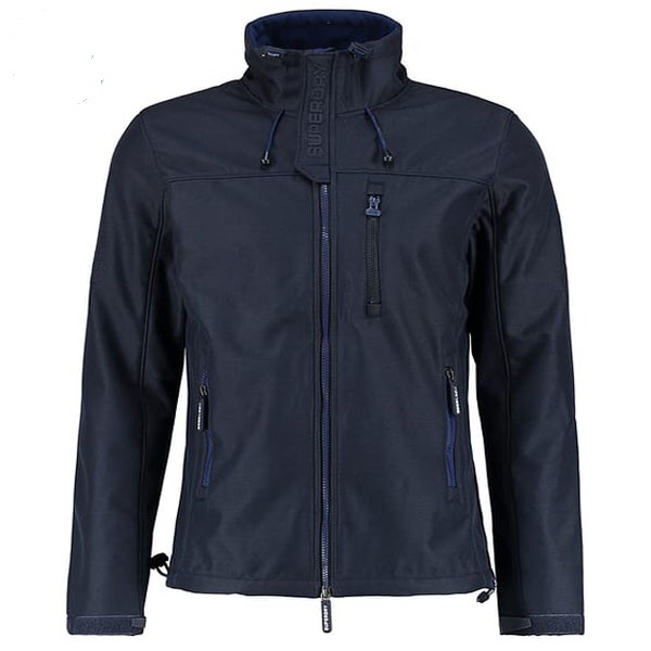 Bảo quản áo khoác dù tránh bị nhăn