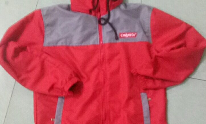 Cách chọn áo khoác nữ cho người gầy.