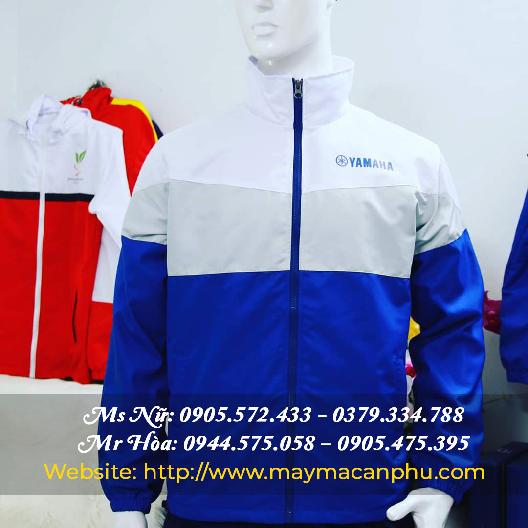 Áo khoác vải dù tinh tế thoải mái.