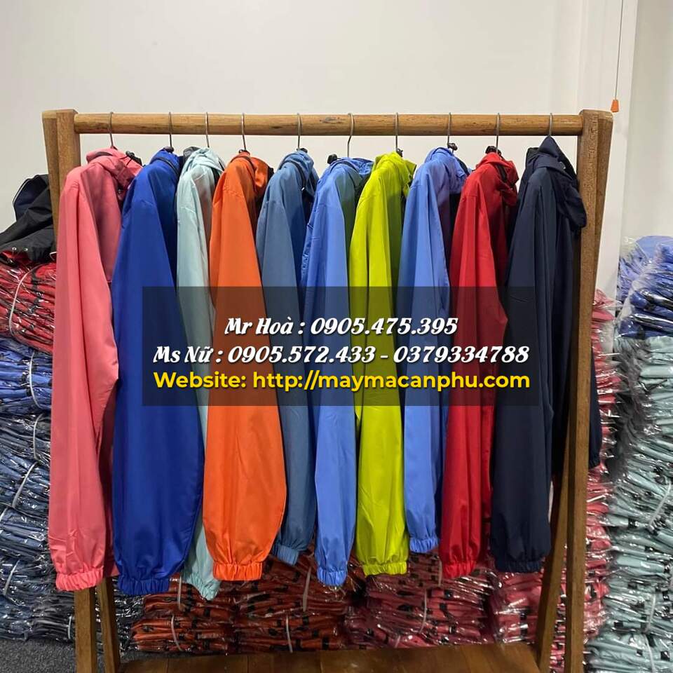 Mẫu áo khoác gió nữ màu đơn giản