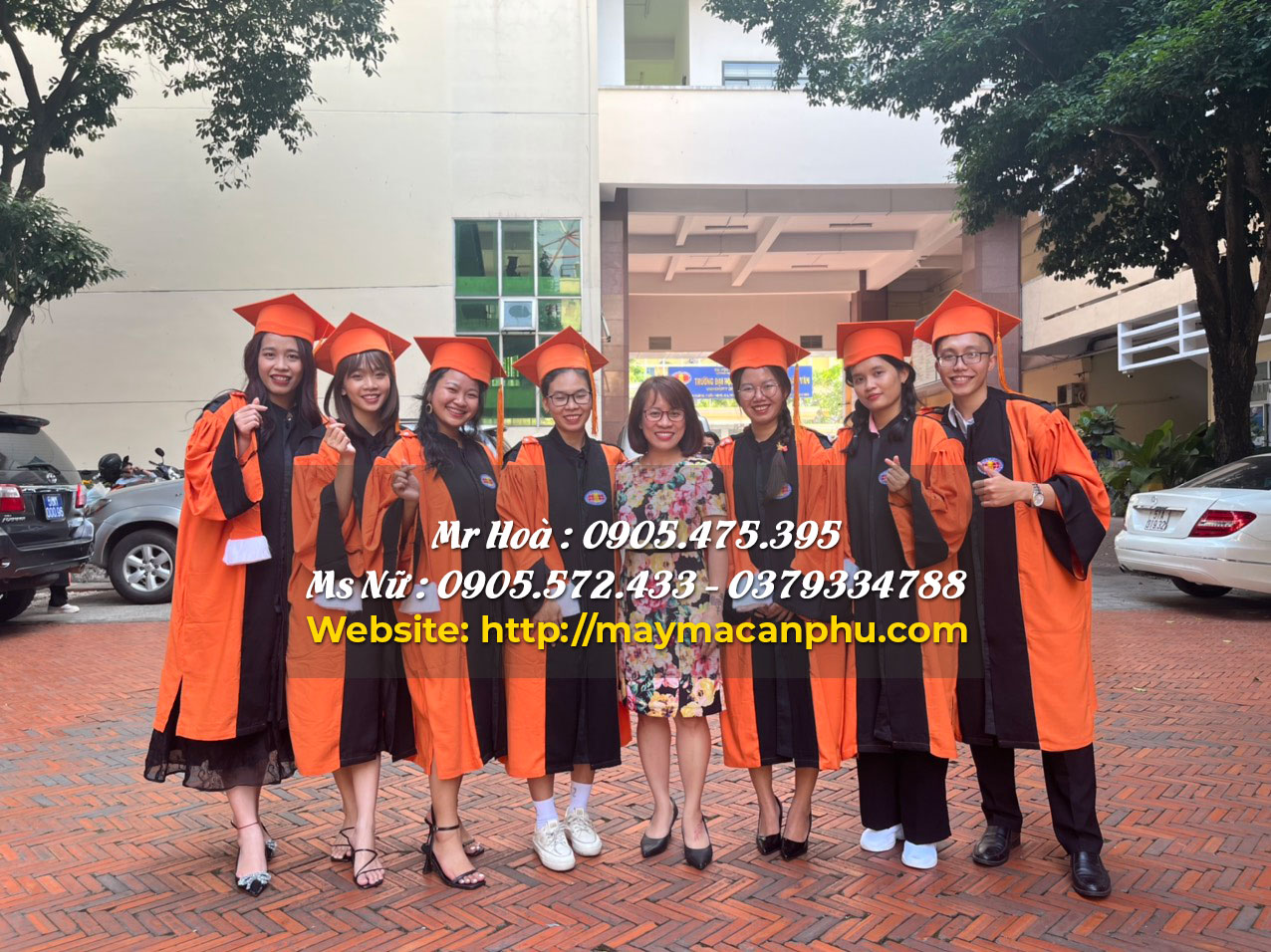 Phối đồ với áo tốt nghiệp