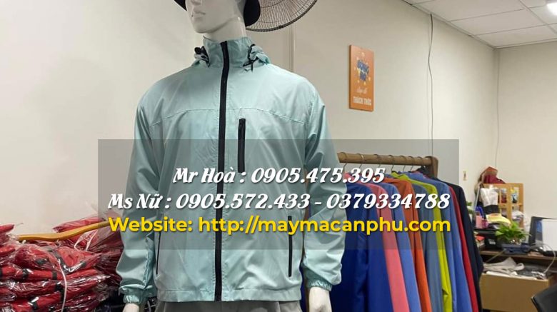 Có nên tự may áo khoác có mũ cho mình hay không?