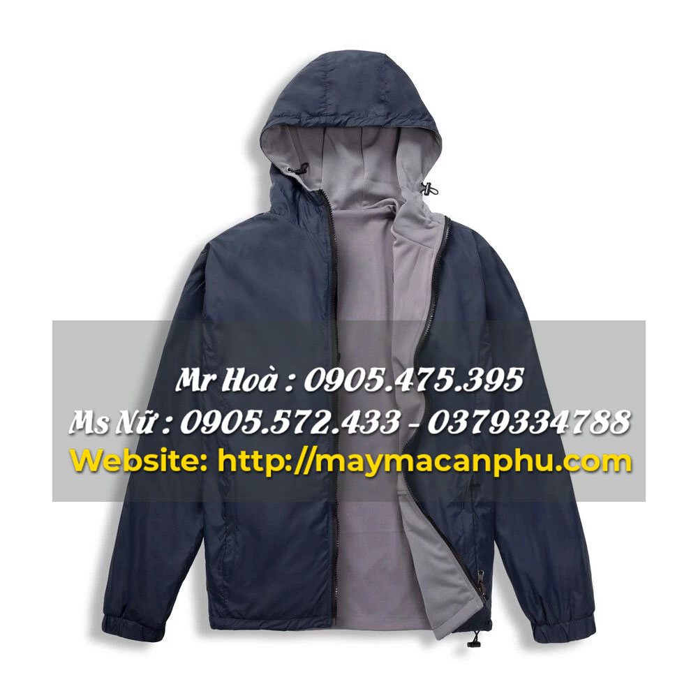 Kiểm tra chất lượng áo khoác trước khi mang ra sử dụng