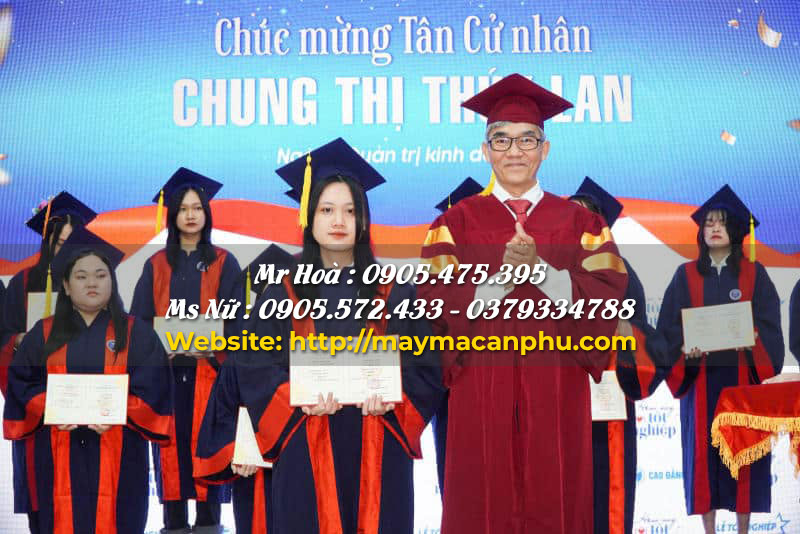 Các bước mặc áo cử nhân đẹp trong ngày lễ tốt nghiệp